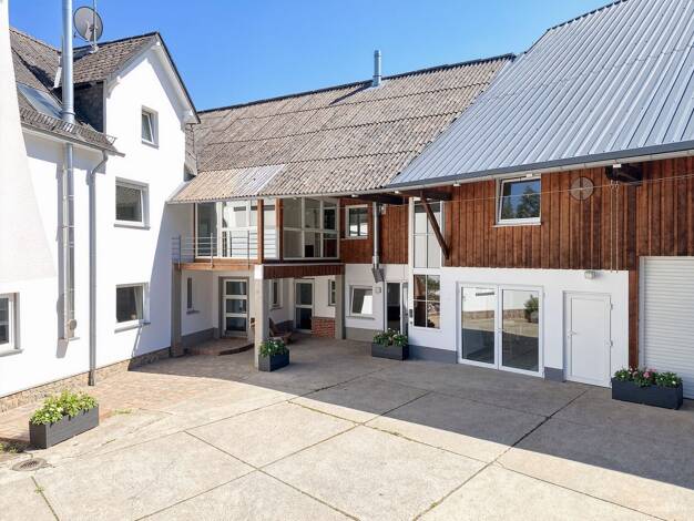 Mehrfamilienhaus zum Kauf 298.000 € 7 Zimmer 320,8 m² 427 m² Grundstück Schwalbach Schöffengrund 35641