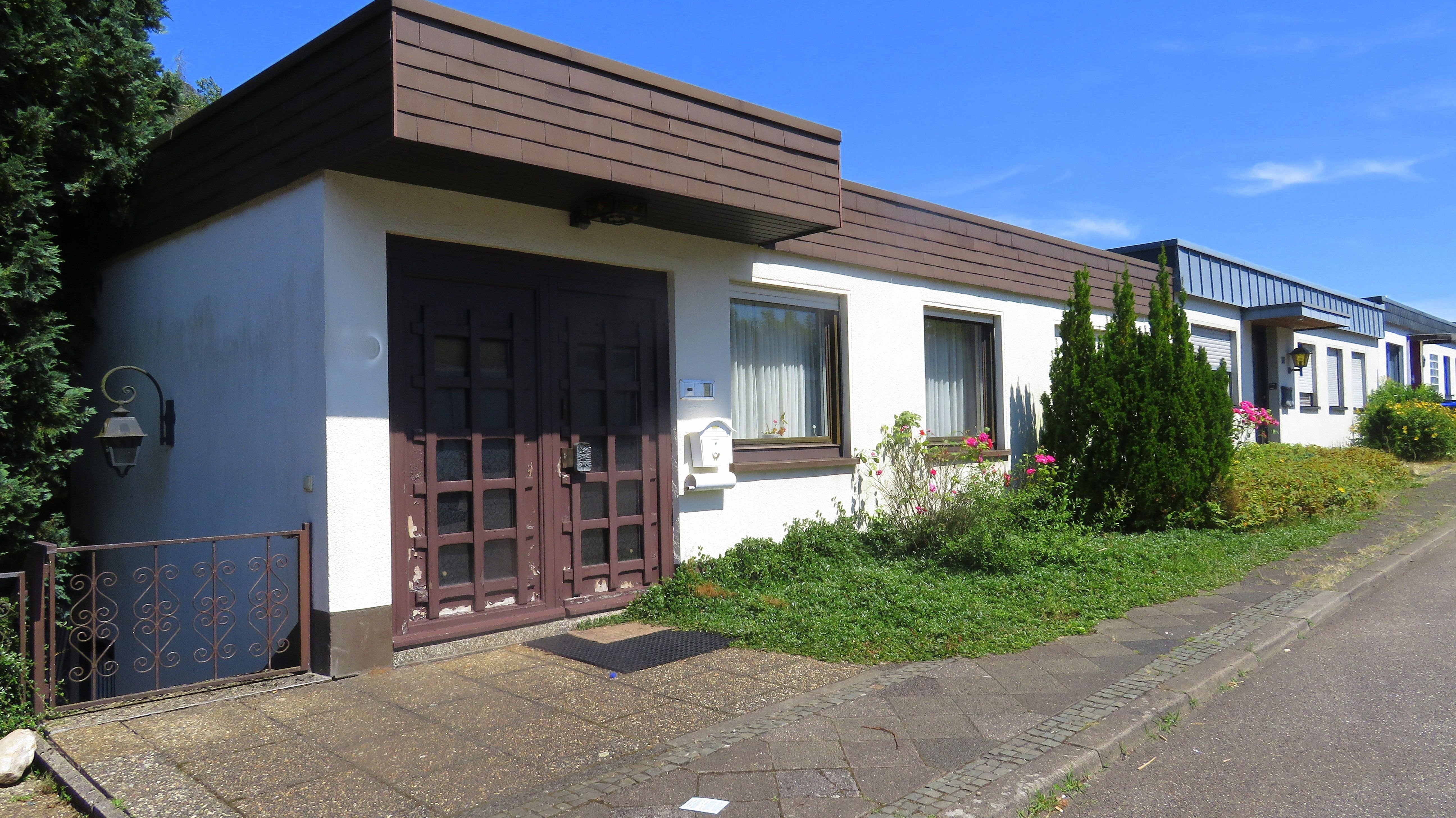 Bungalow zur Versteigerung 398.000 € 7 Zimmer 240 m²<br/>Wohnfläche 780 m²<br/>Grundstück ab sofort<br/>Verfügbarkeit Rastpfuhl Saarbrücken 66113