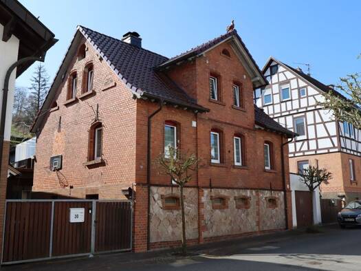 Einfamilienhaus zur Miete 1.050 € 6 Zimmer 140 m² 80 m² Grundstück frei ab 01.06.2026 Fränkisch-Crumbach 64407