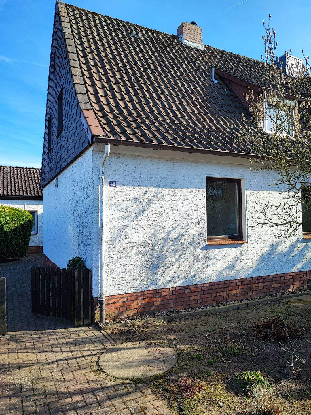 Immobilie in Wunstorf - Geräumige Doppelhaushälfte mit Anbau zur Renovierung in Wunstorf - Bild 1