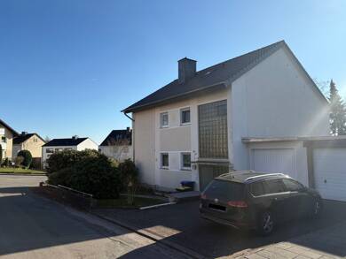 Mehrfamilienhaus zum Kauf 299.000 € 4 Zimmer 165 m² 974 m² Grundstück Spork-Eichholz Detmold / Spork-Eichholz 32760