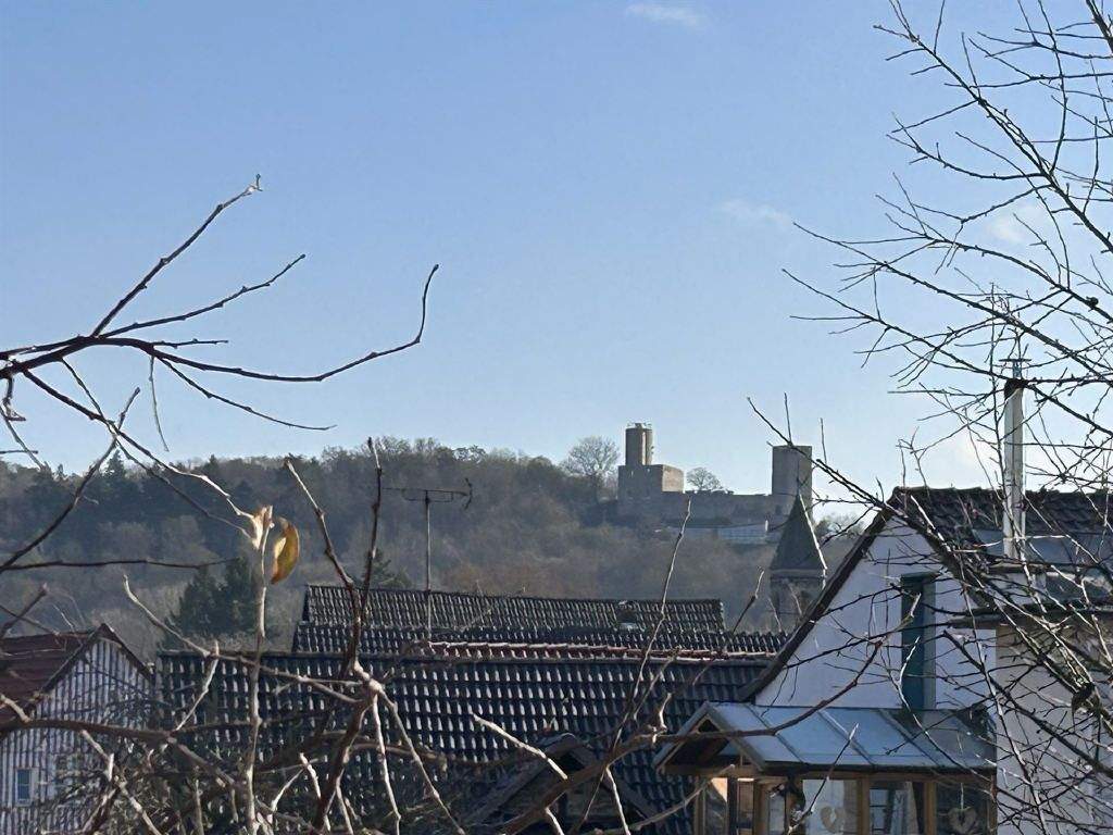 Immobilie in Volkmarsen - Charmantes Wohnhaus mit Garage und Garten in zentraler Lage von Volkmarsen - Bild 2