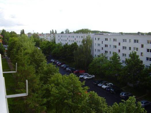 Wohnung zum Kauf 130.000 € 4 Zimmer 79 m² frei ab sofort Bansiner Straße 25 Kaulsdorf Marzahn-Hellersdorf 12619