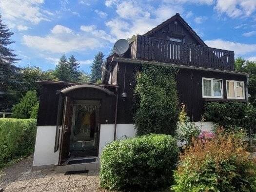 Doppelhaushälfte zum Kauf 115.000 € 3 Zimmer 62 m² 1.270 m² Grundstück Haselbrunn Plauen 08525