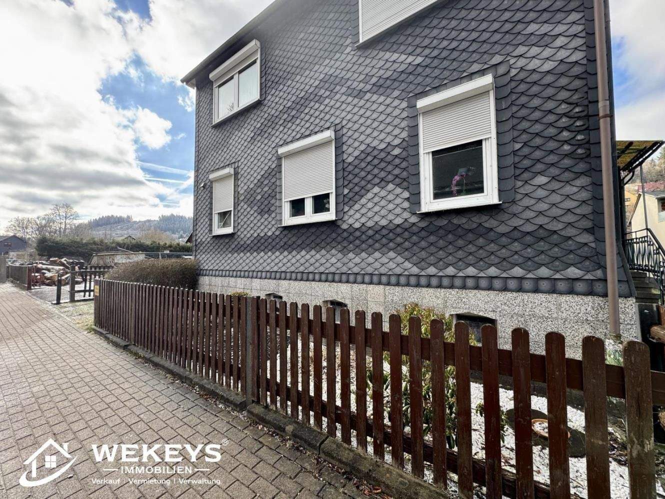 Immobilie in Ilmenau - Charmantes Einfamilienhaus mit eigenem Garten, Garage und großzügiger Einfahrt - Bild 0