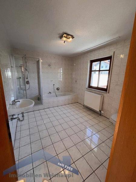 Immobilie in Tiefenbach - Tiefenbach Stadthaus/DHH mit viel Platz für die Familie, Balkon, Terrasse und Garage - Bild 3