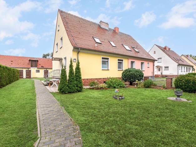 Doppelhaushälfte zum Kauf 275.000 € 5 Zimmer 106 m² 1.293 m² Grundstück Nauen 14641