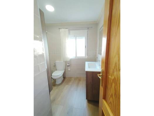Doppelhaushälfte zur Miete 800 € 4 Zimmer 251 m² 147 m² Grundstück Dílar 18152