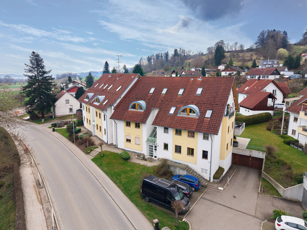 Immobilie in Wilhelmsdorf - Raumwunder - sofort verfügbar! 3-Zi.-Wohnung mit Ausbaupotential und sonnenverwöhnter Dachterrasse - Bild 2