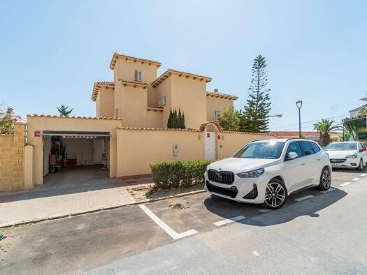 Villa zum Kauf 859.000 € 4 Zimmer 274 m² 612 m² Grundstück Torrevieja 03180