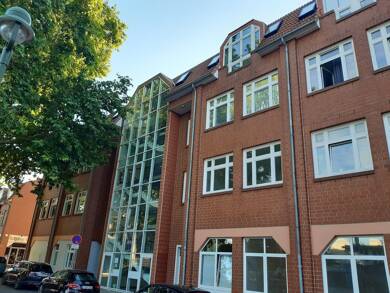 Wohnung zur Miete 599 € 3 Zimmer 88,5 m² 1. Geschoss frei ab 01.08.2025 Helmstedter Straße 32 Wormser Platz Magdeburg 39112