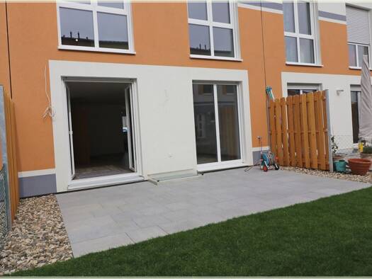 Reihenmittelhaus zur Miete 1.490 € 5 Zimmer 165,4 m² 182 m² Grundstück frei ab 01.09.2025 Adelsdorf Adelsdorf 91325