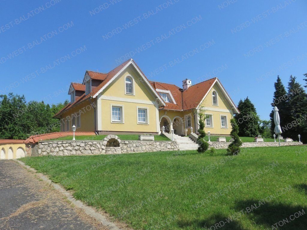 Villa zum Kauf 720.000 € 8 Zimmer 380 m²<br/>Wohnfläche 10.000 m²<br/>Grundstück Cserszegtomaj 8372