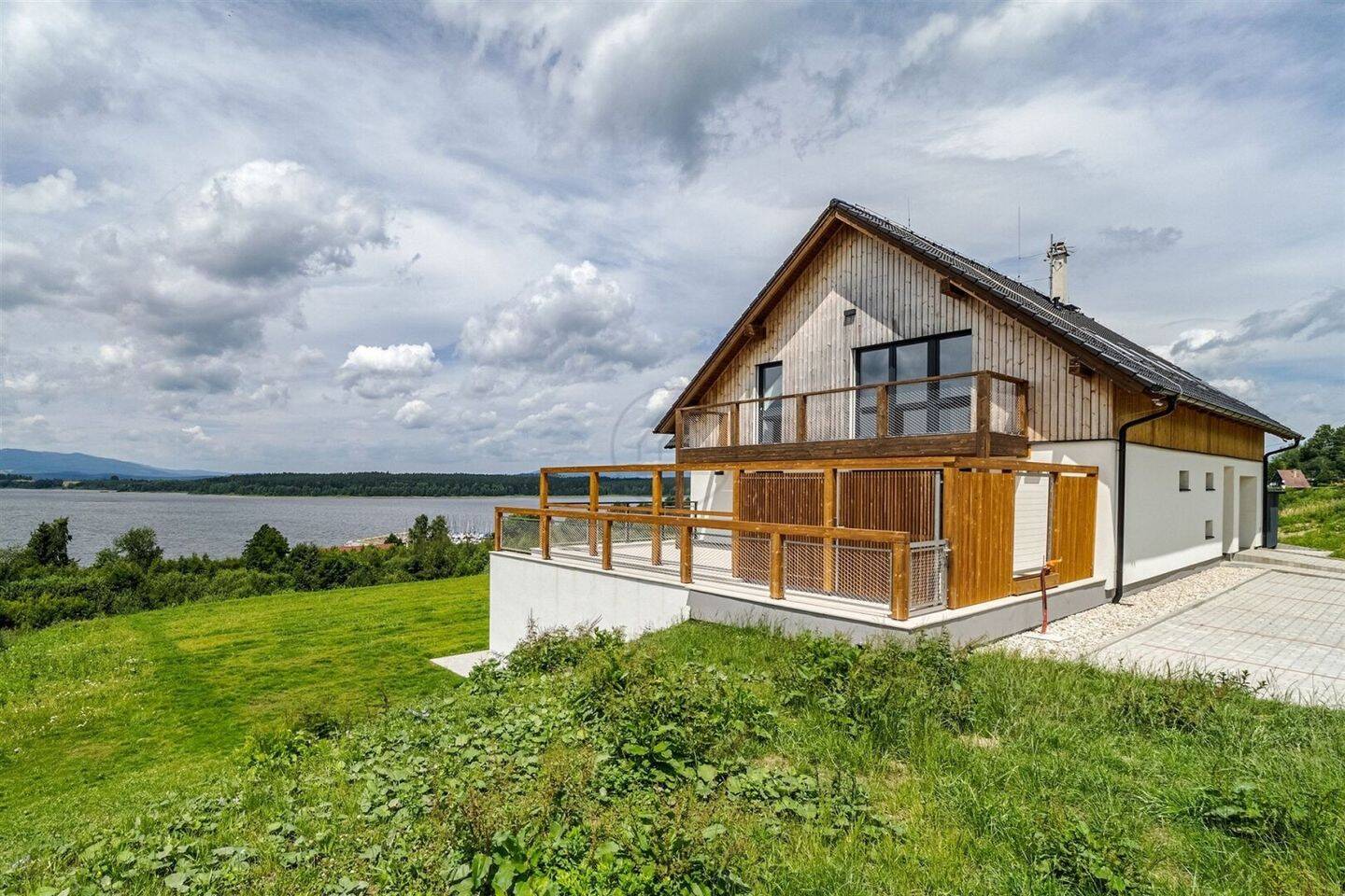 Immobilie in Sehlde - Luxuriöse 2-Zimmer-Wohnung mit großer Terrasse und Blick auf den Lipno-Stausee - Kovárov - Bild 2