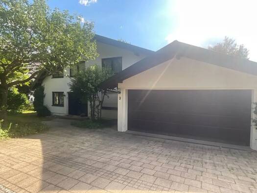 Einfamilienhaus zur Miete 2.900 € 8 Zimmer 247 m² 1.373 m² Grundstück frei ab sofort Altstadtsteig 3 Villingen Villingen-Schwenningen 78052