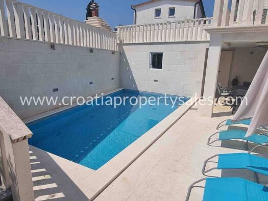 Wohnung zum Kauf 650.000 € 4 Zimmer 133 m² Trogir