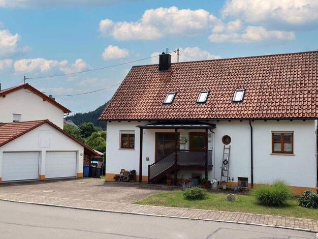 Einfamilienhaus zum Kauf provisionsfrei 469.000 € 9 Zimmer 210 m² 1.295 m² Grundstück Reichenbach am Heuberg 78564