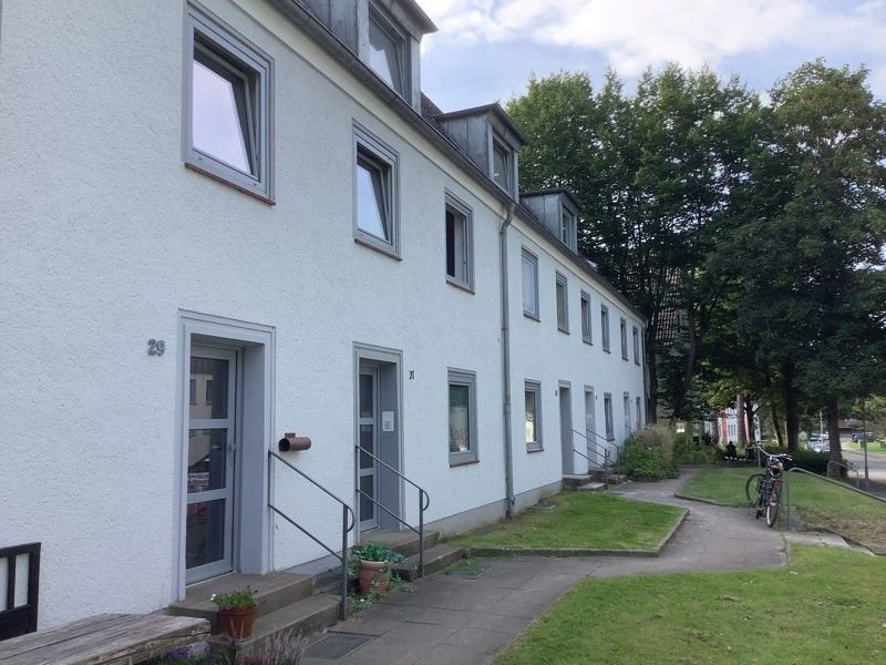 Wohnung zur Miete 435 € 2 Zimmer 39,3 m²<br/>Wohnfläche 13.10.2024<br/>Verfügbarkeit Hirschpass 33 Eichholz Lübeck 23564