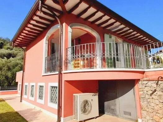 Haus zum Kauf 1.300.000 € 260 m² 600 m² Grundstück Pietrasanta 55045