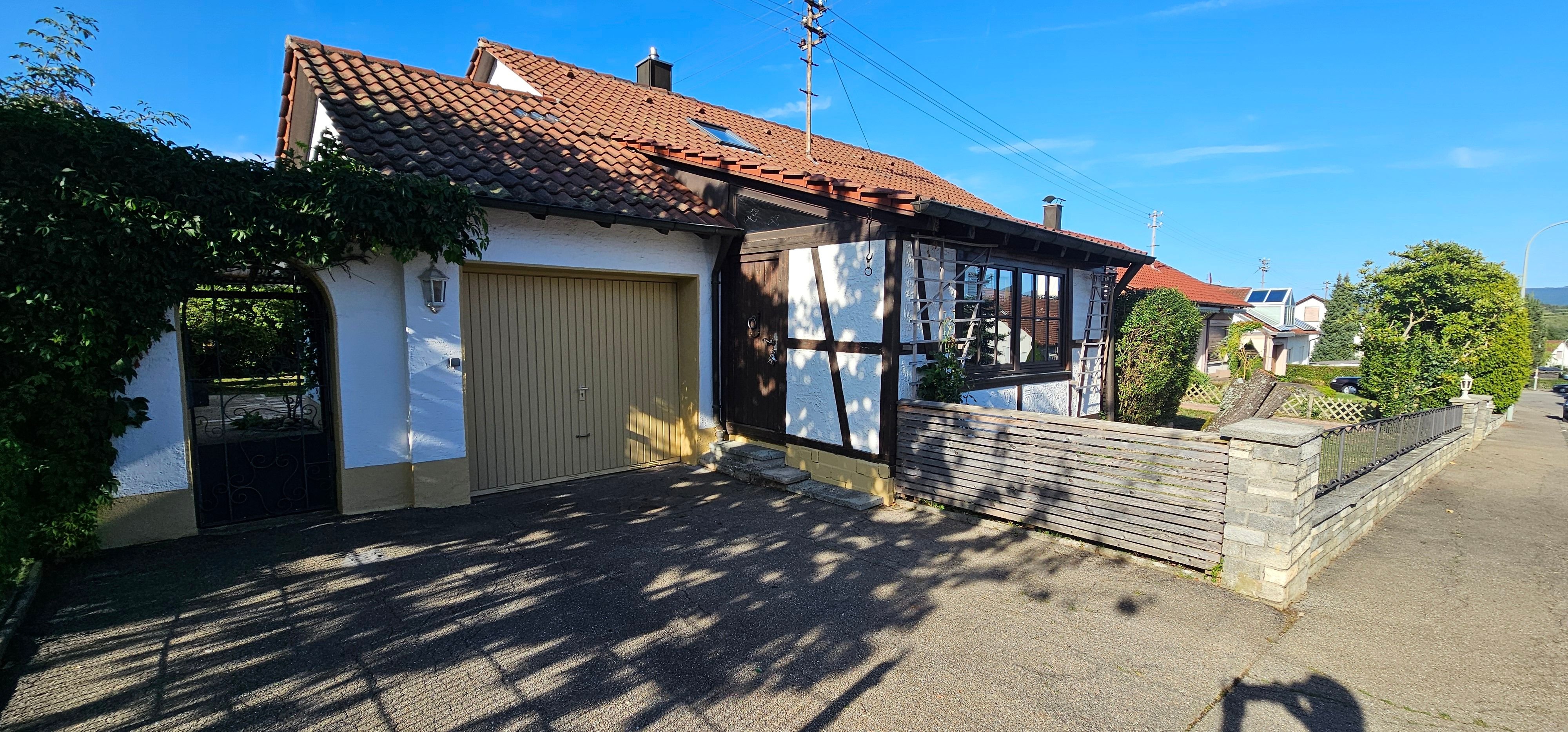 Einfamilienhaus zur Miete 1.450 € 165 m²<br/>Wohnfläche 623 m²<br/>Grundstück ab sofort<br/>Verfügbarkeit Balingen Balingen 72336