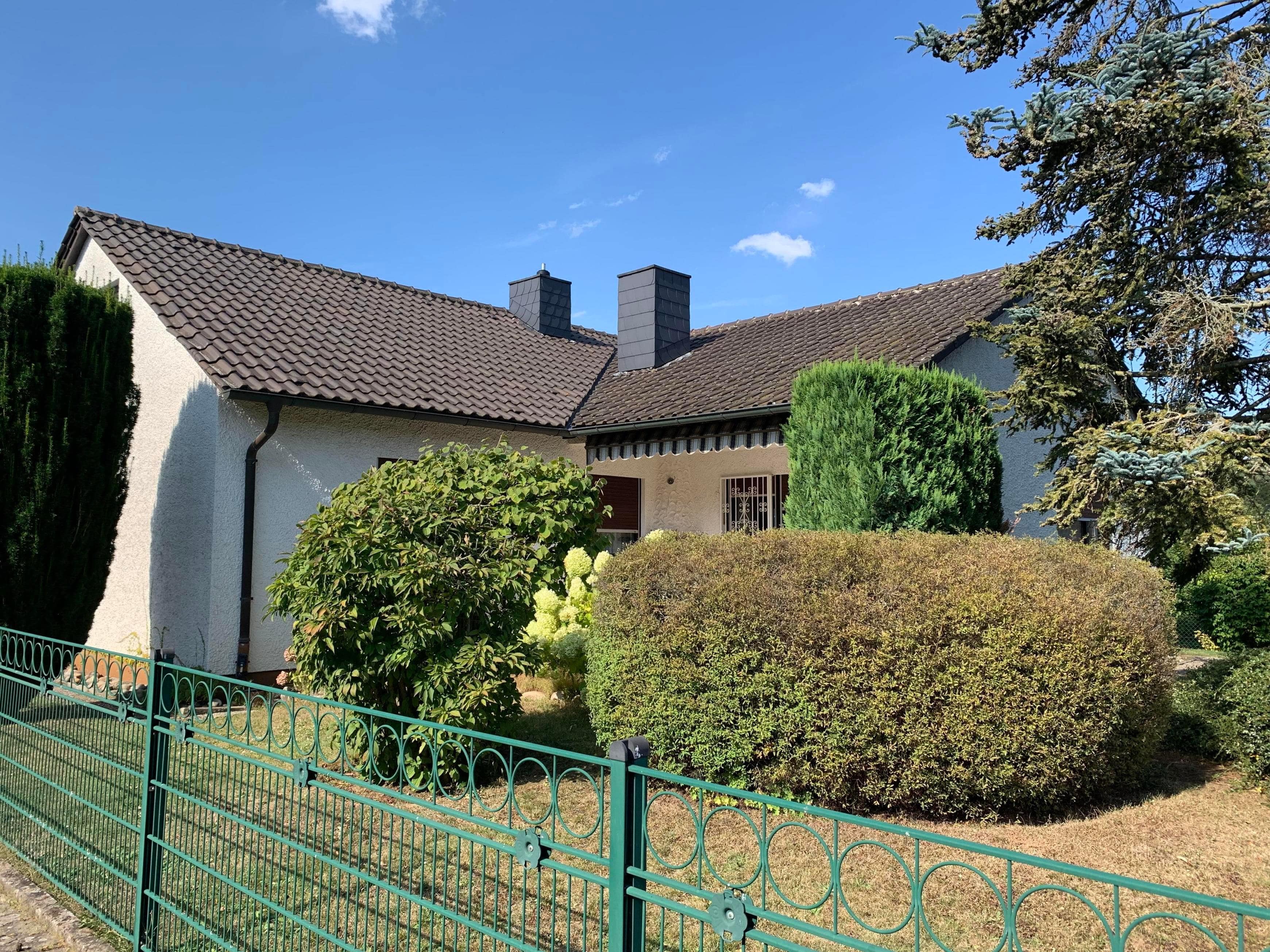 Einfamilienhaus zum Kauf 335.000 € 4,5 Zimmer 127 m²<br/>Wohnfläche 706 m²<br/>Grundstück ab sofort<br/>Verfügbarkeit Deutschhof - Ost Schweinfurt 97422