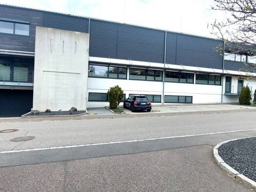 Büro-/Lagergebäude zur Miete 7,93 € 870 m² Bürofläche teilbar ab 270 m² Im Wiesengrund Neustadt Neustadt a.d.Waldnaab 92660