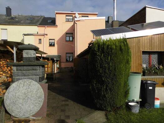 Reihenmittelhaus zum Kauf 245.000 € 180 m² 250 m² Grundstück Treuen 08233