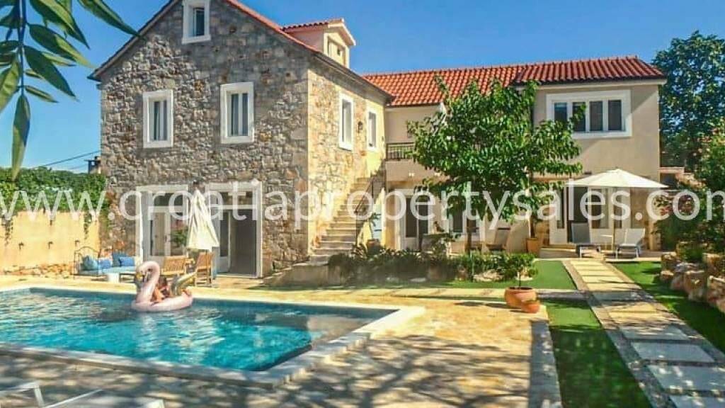 Haus zum Kauf 1.380.000 € 4 Zimmer 240 m² Hvar