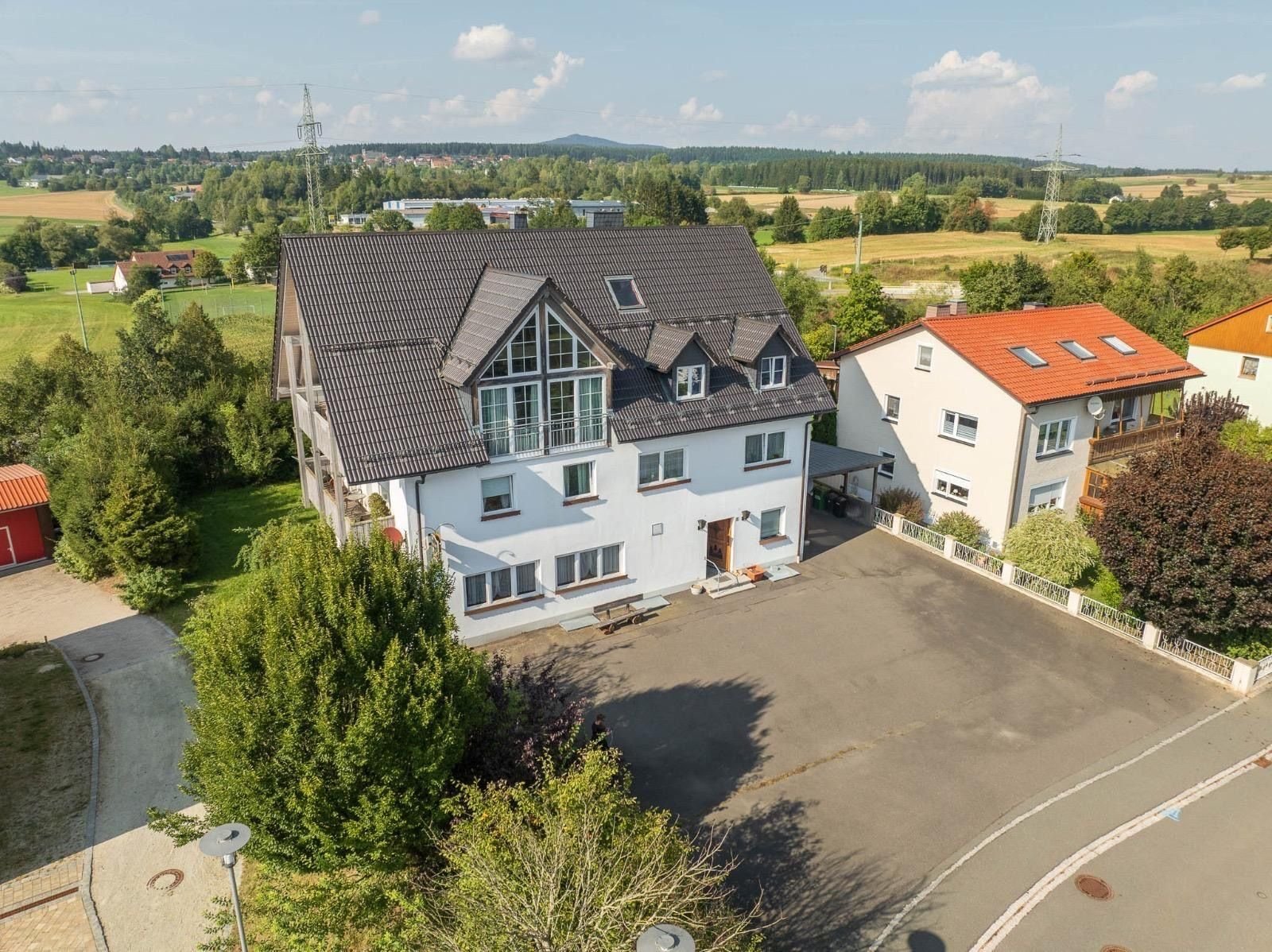 Mehrfamilienhaus zum Kauf 685.000 € 12 Zimmer 460 m²<br/>Wohnfläche 1.256 m²<br/>Grundstück ab sofort<br/>Verfügbarkeit Weihermühle Neusorg 95700