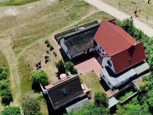 Einfamilienhaus zum Kauf 900.000 € 13 Zimmer 280 m² 880 m² Grundstück Neuendorf, Hiddensee Insel Hiddensee OT Neuendorf 18565