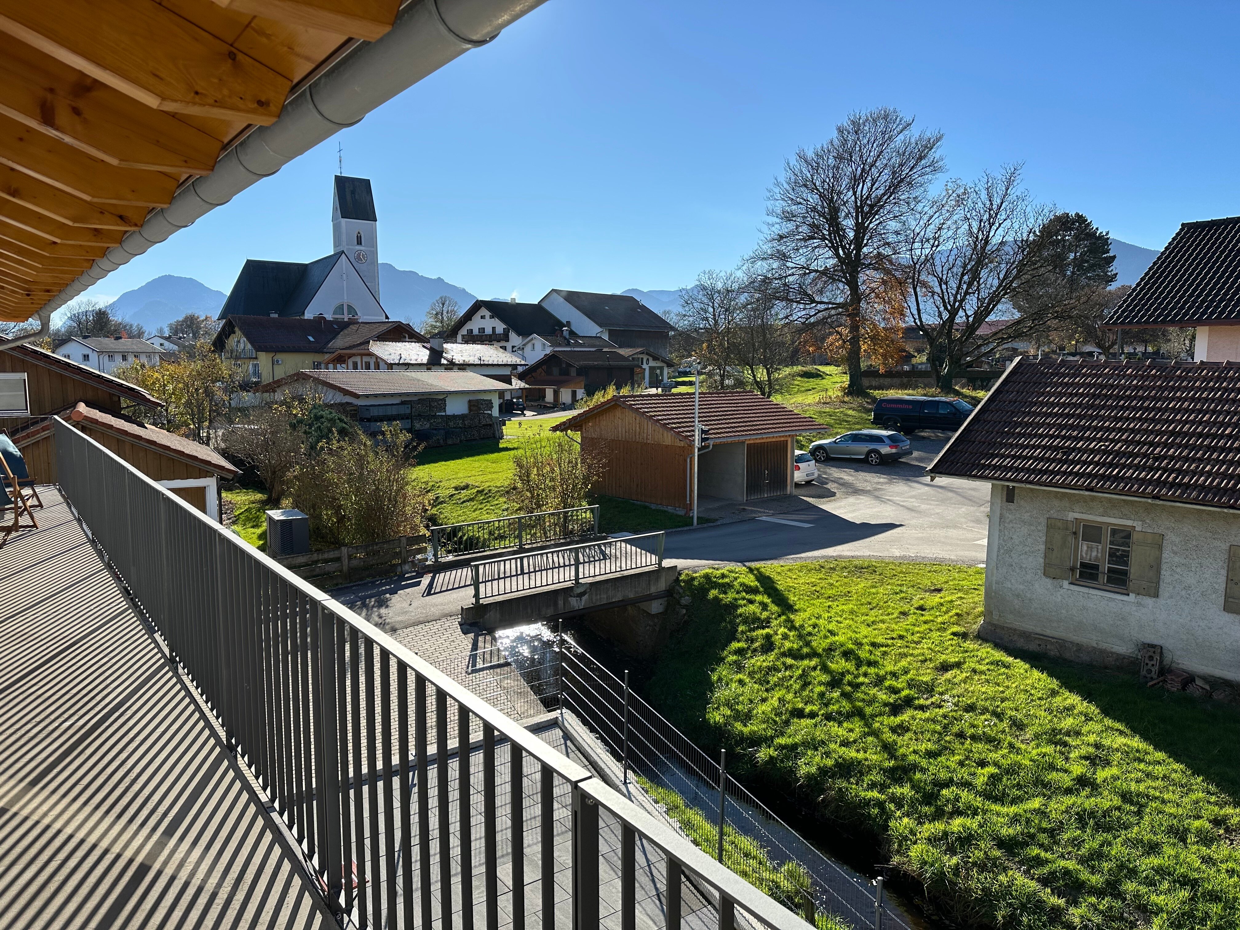 Doppelhaushälfte zur Miete 2.500 € 4 Zimmer 149 m²<br/>Wohnfläche 311 m²<br/>Grundstück ab sofort<br/>Verfügbarkeit Kufsteiner Str. 28 Raubling 83064