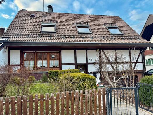 Einfamilienhaus zum Kauf provisionsfrei 625.000 € 7 Zimmer 180 m² 990 m² Grundstück Mönchweiler 78087