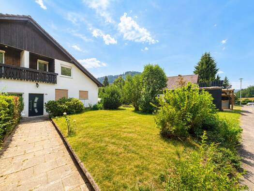 Doppelhaushälfte zum Kauf 375.000 € 6 Zimmer 160 m² 499 m² Grundstück Christophshof Bad Wildbad 75323