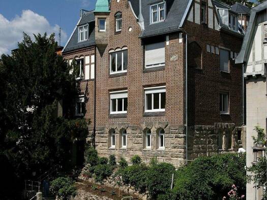 Wohnung zur Miete 3.000 € 5,5 Zimmer 203,5 m² 4. Geschoss frei ab sofort Süd Stuttgart 70178