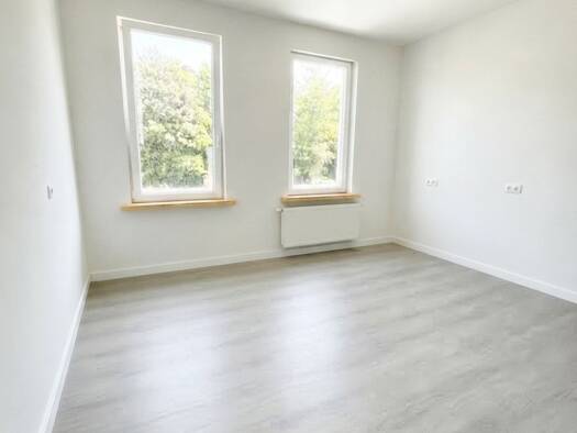 Wohnung zur Miete 640 € 3 Zimmer 91 m² frei ab sofort Rosa-Luxemburg-Straße 22 Greiz Greiz 07973