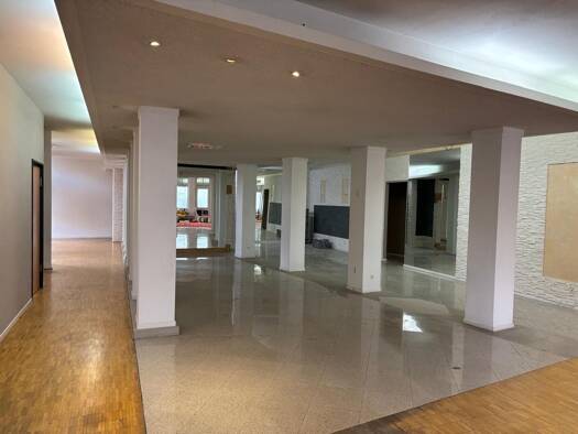 Büro zur Miete provisionsfrei 3.440 € 430 m² Bürofläche Regensburger Straße 45 Straubing Straubing 94315
