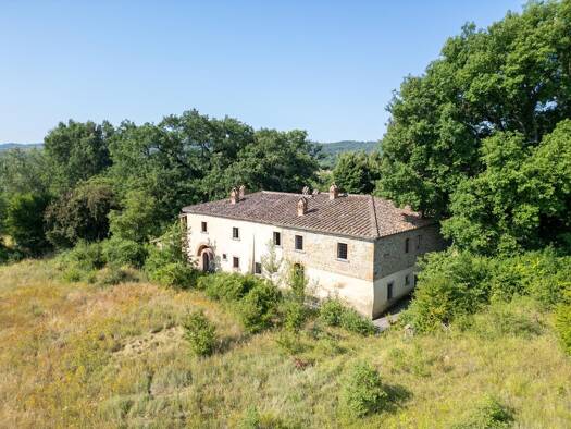 Haus zum Kauf 450.000 € 9 Zimmer 620 m² 30.000 m² Grundstück frei ab sofort Arezzo