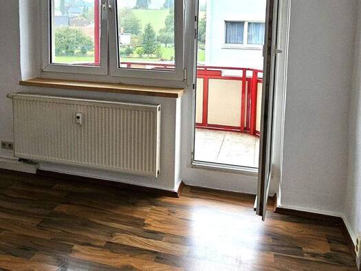 Wohnung zur Miete 300 € 3 Zimmer 57,7 m² 2. Geschoss frei ab sofort Am Heinzrain 3+4 Lengenfeld unterm Stein 99976