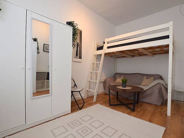 Studio zur Miete 725 € 1 Zimmer 30 m² 3. Geschoss frei ab sofort Altstadt Würzburg 97080