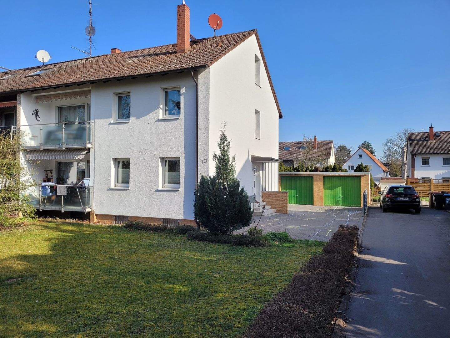 Immobilie in Rüsselsheim am Main - Vermietete Doppelhaushälfte mit großem Garten als solides Investment - Bild 0