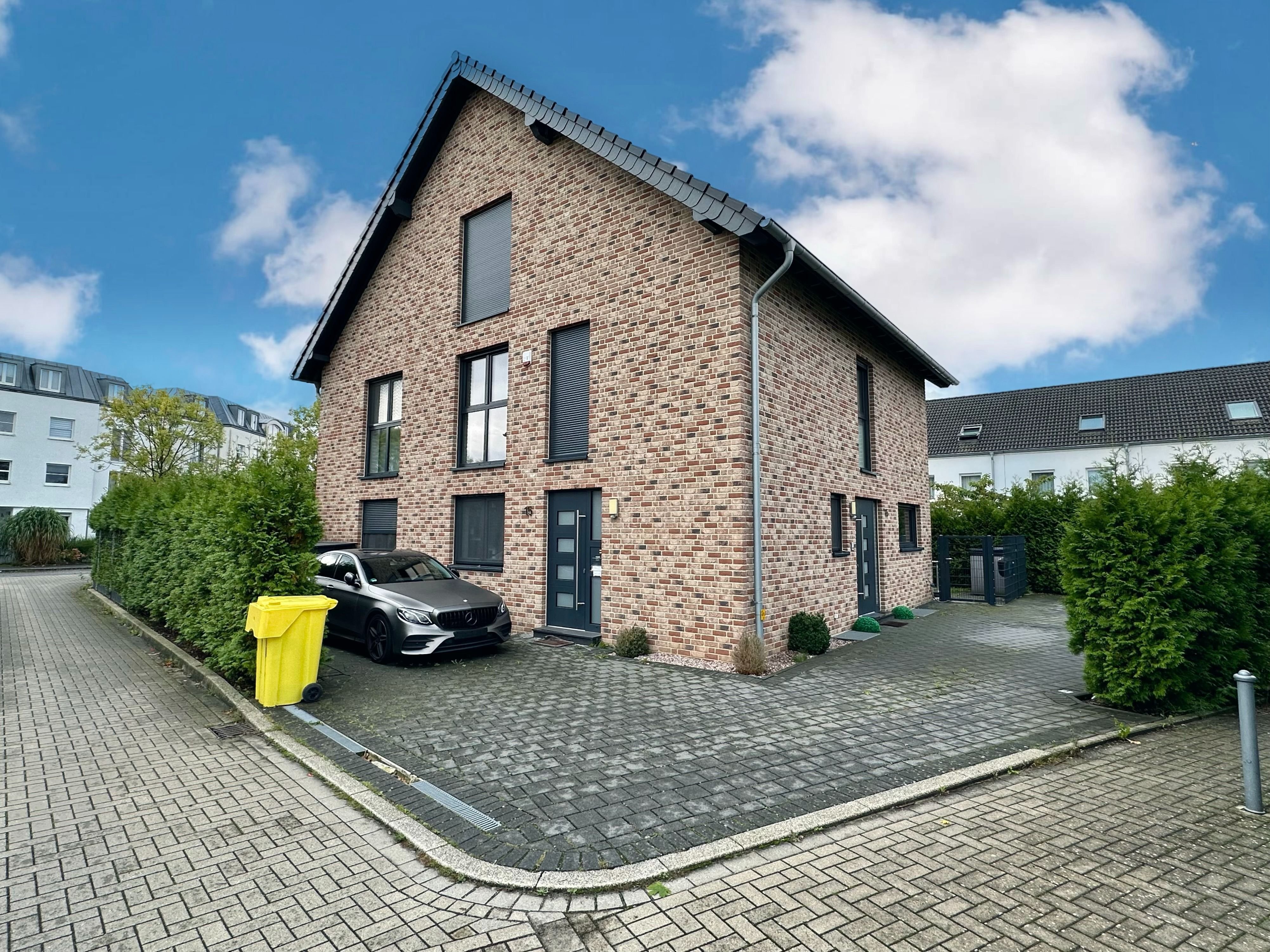 Einfamilienhaus zum Kauf 998.000 € 7 Zimmer 255 m²<br/>Wohnfläche 600 m²<br/>Grundstück Stadionviertel Neuss 41464