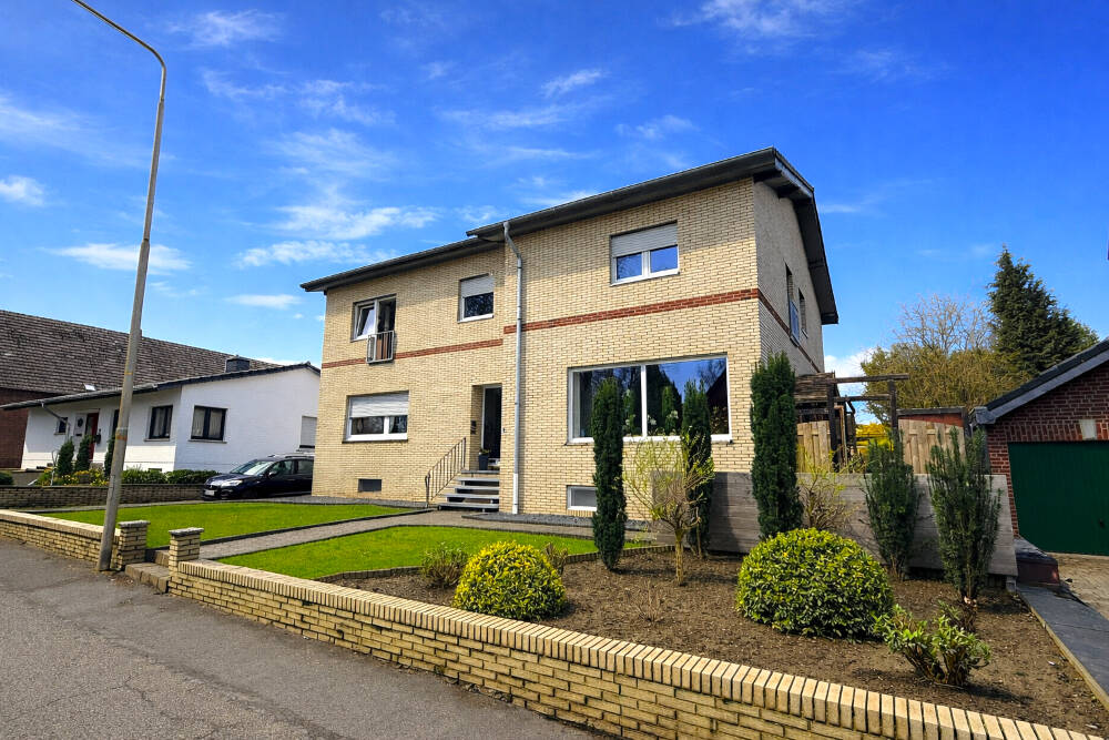 Immobilie in Heinsberg - Viel Platz für die Familie - flexibel nutzbares Ein- oder Zweifamilienhaus in ruhiger Wohnlage - Bild 0