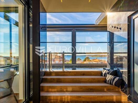 Haus zur Miete 3.300 € 2 Zimmer 104 m² Medulin Medulin