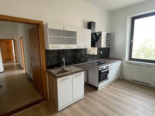Wohnung zur Miete 700 € 3 Zimmer 85 m² Geschoss 2/3 frei ab sofort Innenstadt Hof 95028