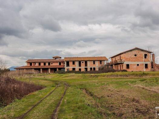 Bauernhaus zum Kauf 900.000 € 12 Zimmer 1.200 m² 20.000 m² Grundstück frei ab sofort Santa Maria a Monte 56020