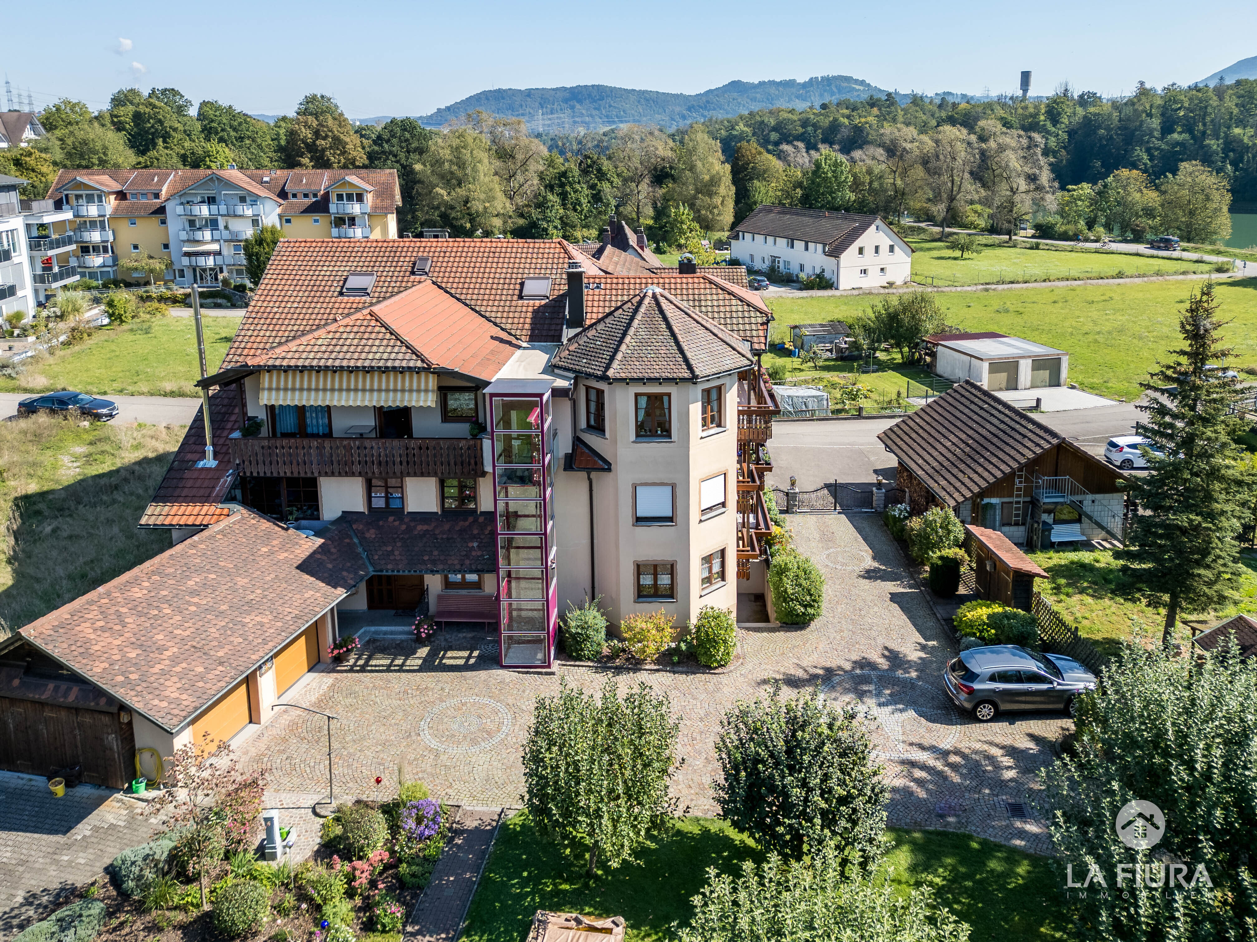 Mehrfamilienhaus zum Kauf 930.000 € 10 Zimmer 405,6 m²<br/>Wohnfläche 1.584 m²<br/>Grundstück Rheinstraße 18 Murg Murg 79730