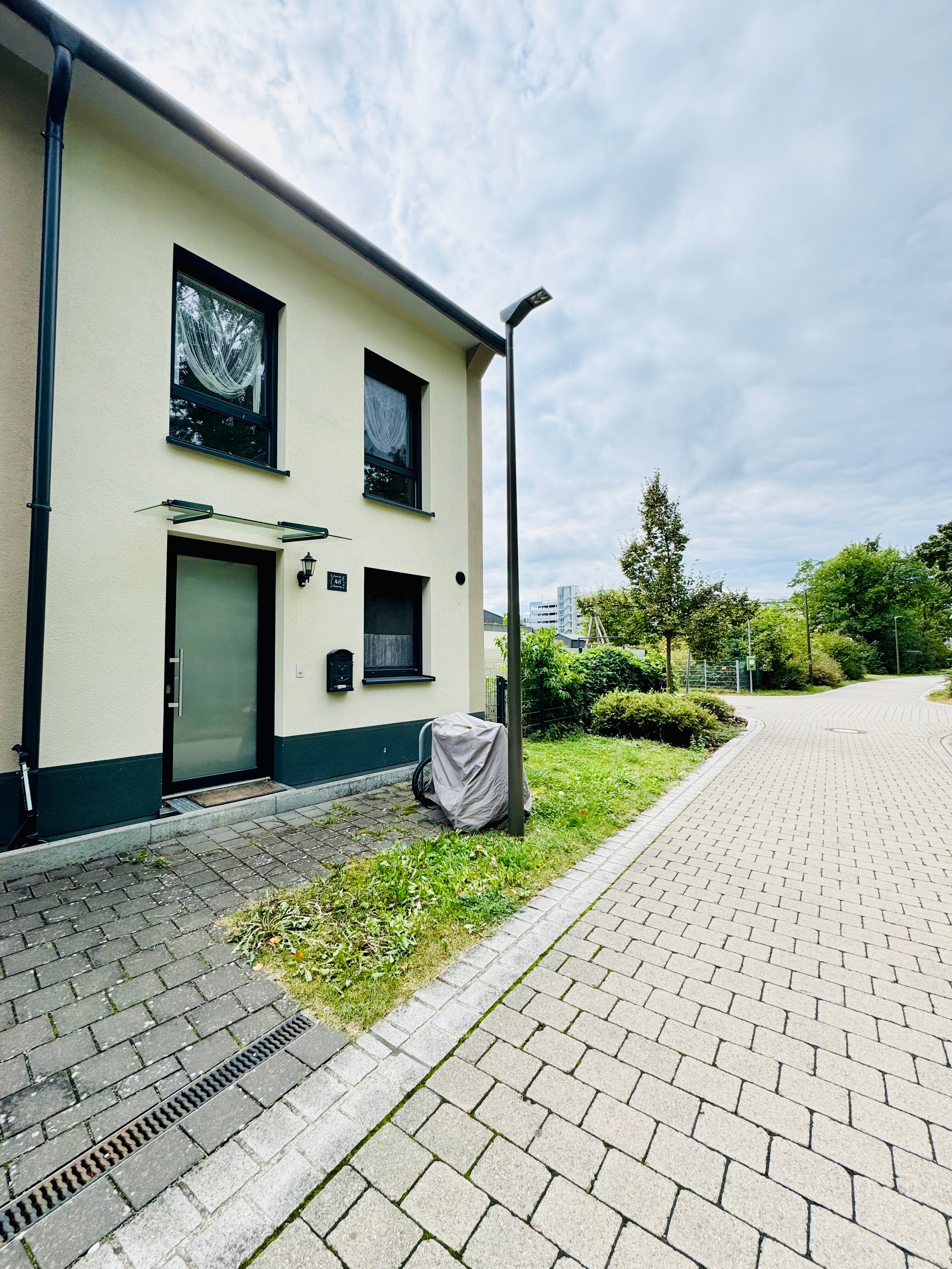 Reihenendhaus zur Miete 2.100 € 4 Zimmer 124 m²<br/>Wohnfläche 232 m²<br/>Grundstück ab sofort<br/>Verfügbarkeit Remarweg 48 Bachfeld Erlangen 91058