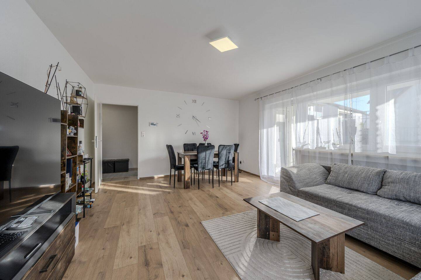 Immobilie in Oberstenfeld - Mehrfamilienhaus mit 4 Garagen in gefragter Lage! - Bild 2