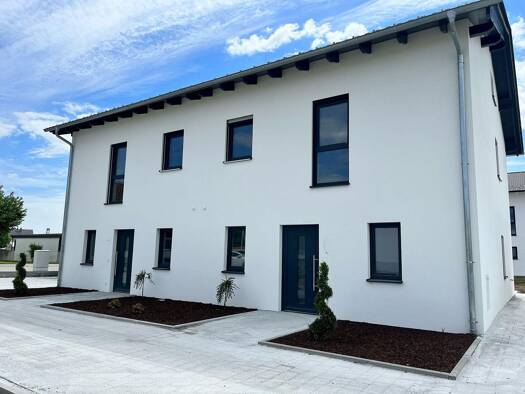Haus zum Kauf - Erstbezug provisionsfrei als Kapitalanlage geeignet 545.000 € 4 Zimmer 130 m² 360 m² Grundstück Fischerdorf Deggendorf 94469