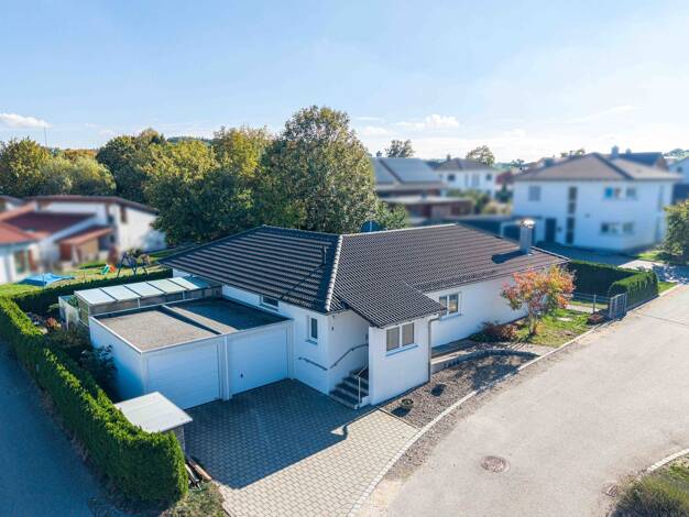 Bungalow zum Kauf 559.900 € 4,5 Zimmer 145 m² 693 m² Grundstück Attenweiler Attenweiler 88448